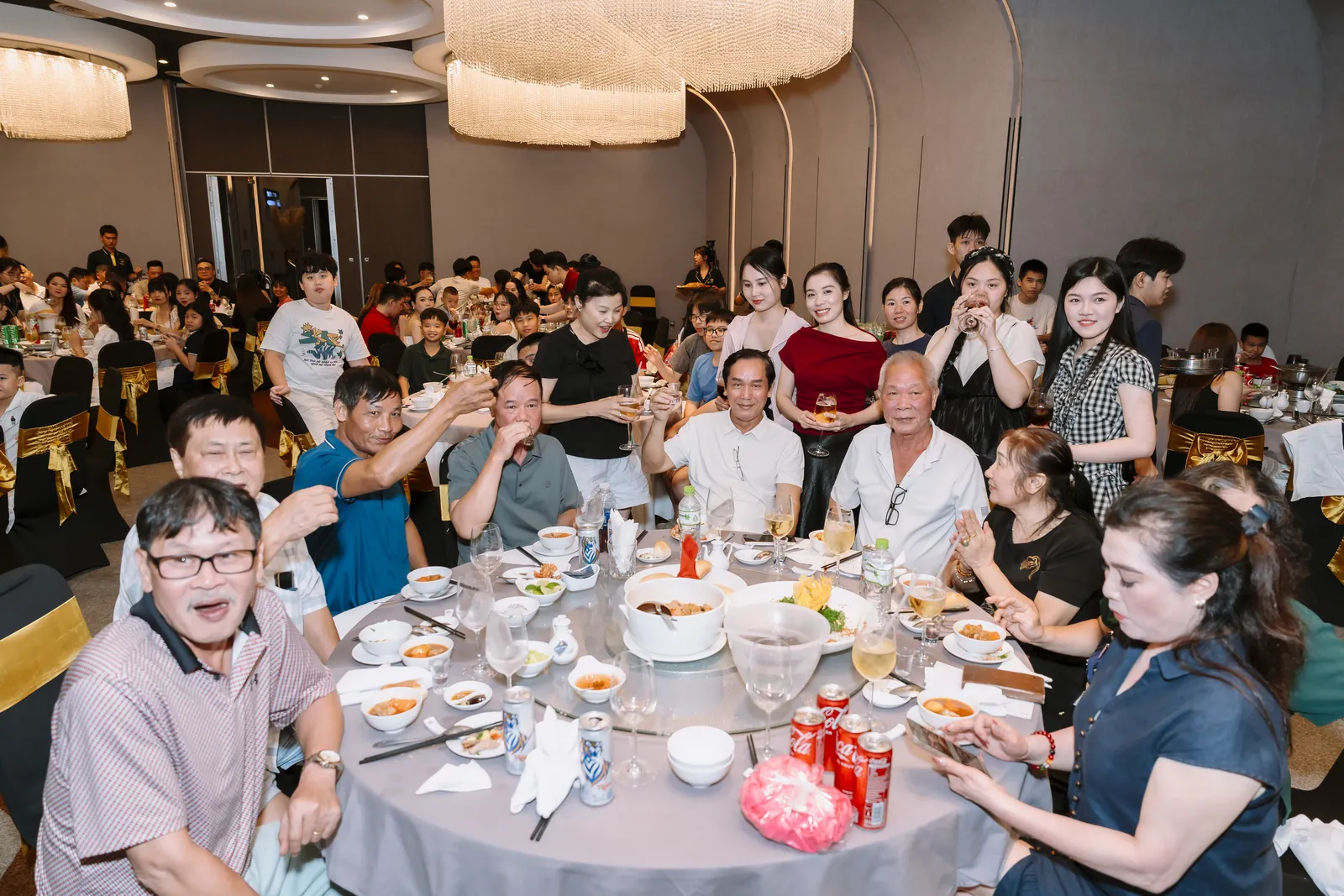 Bàn tiệc tối 28/7 — Gala Dinner, Thẩm mỹ viện Hoài Anh