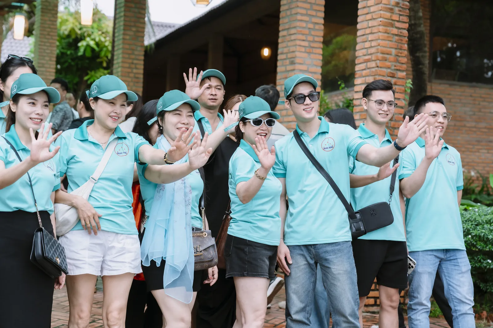 Nghỉ chân giữa chặng — Hành trình & tham quan, Thẩm mỹ viện Hoài Anh