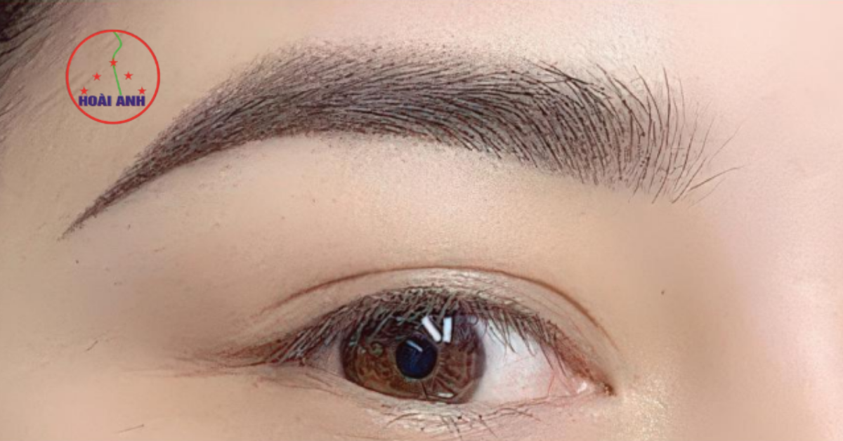 Dáng mày hài hòa tại Hoài Anh