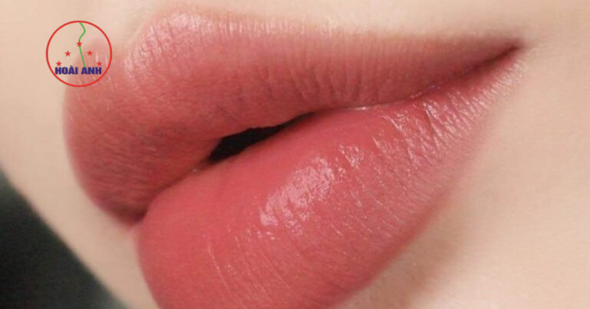 phun môi màu tự nhiên