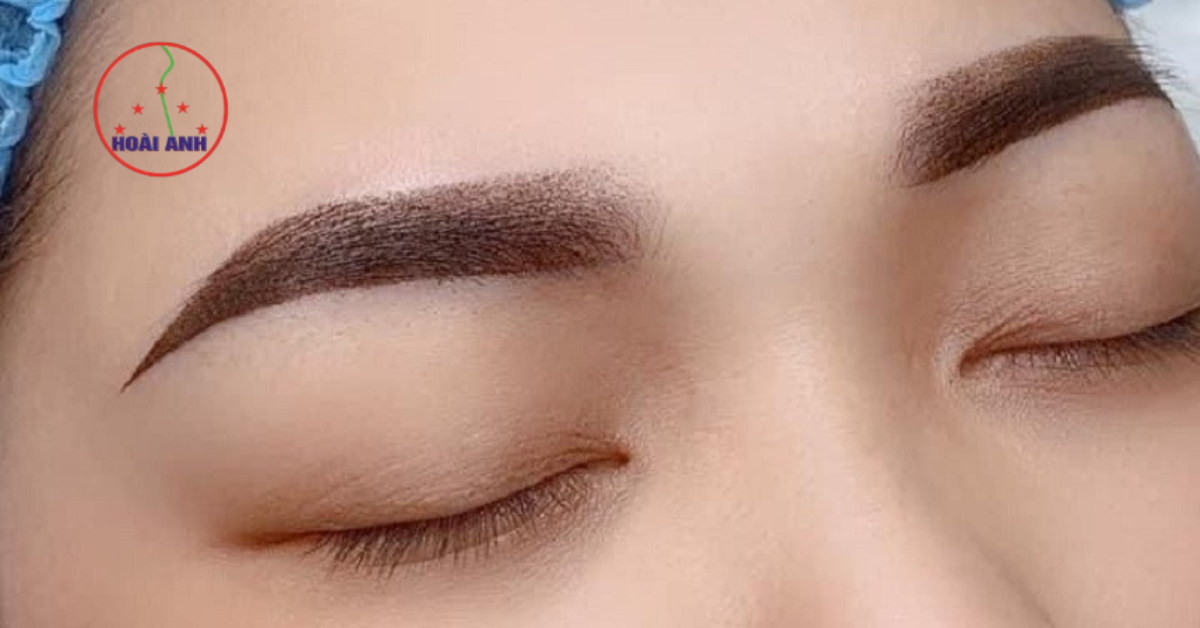 Chân mày sau phun đều màu đẹp