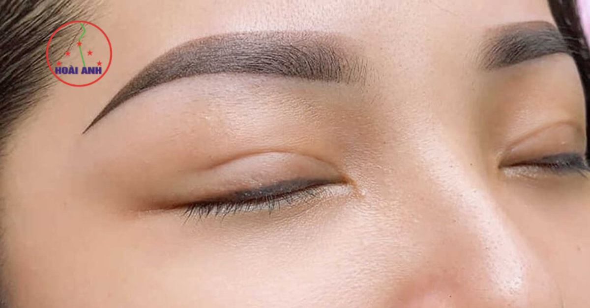 Dáng chân mày phong thủy chuẩn đẹp