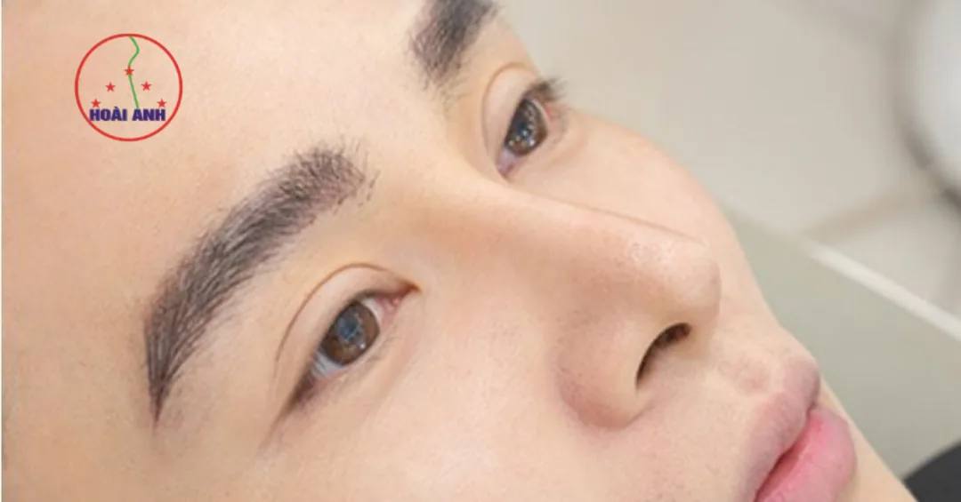 Dáng chân mày nam mạnh mẽ tự nhiên