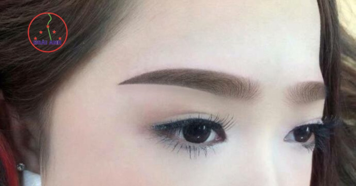 Phun mày tán bột giúp chân mày mềm mại