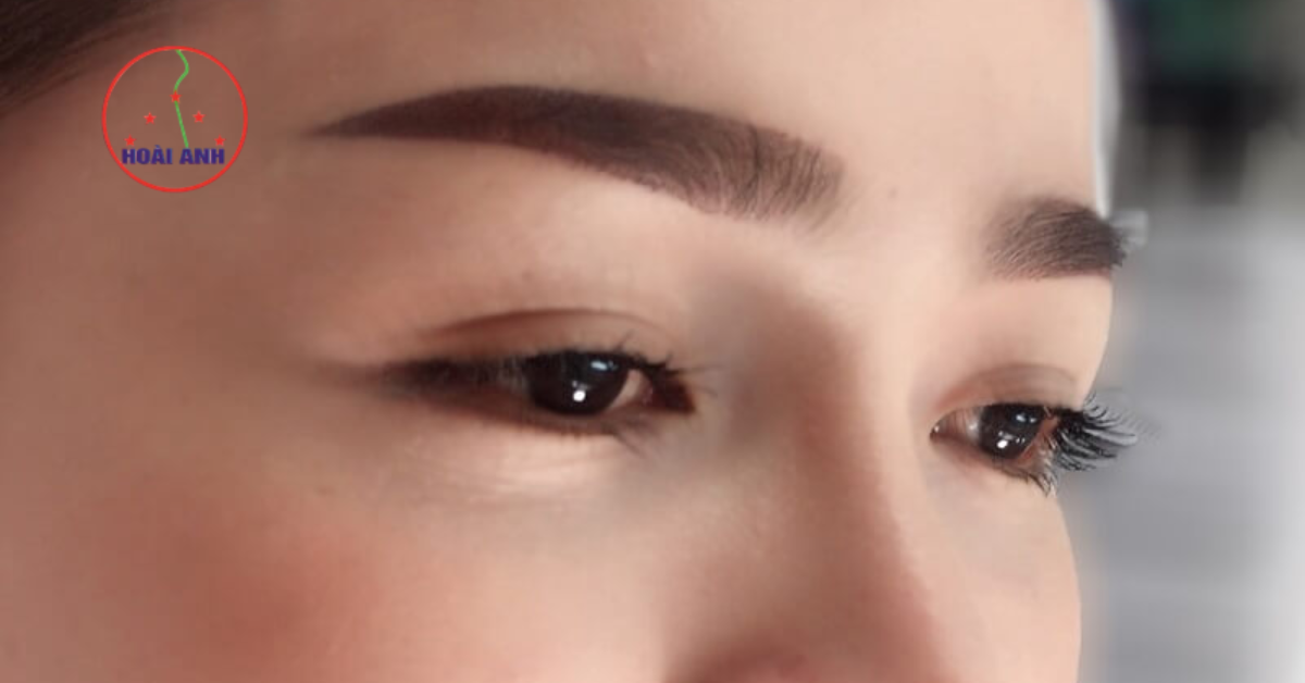 Chân mày tán bột đẹp tự nhiên tại Hoài Anh