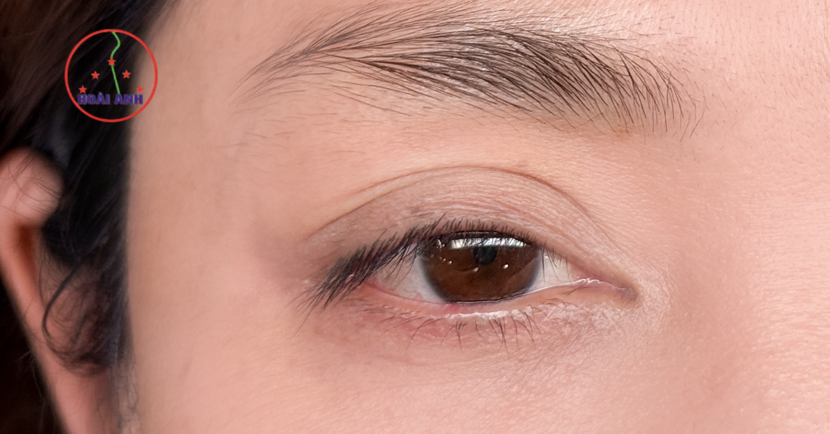 Chân mày thưa nên làm gì để tiết kiệm thời gian trang điểm mỗi ngày?