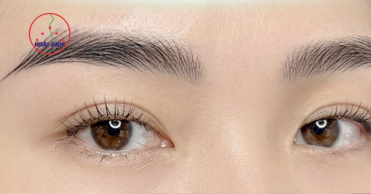 Dáng mày phong thủy đẹp cần cân đối với mắt, trán và tổng thể gương mặt