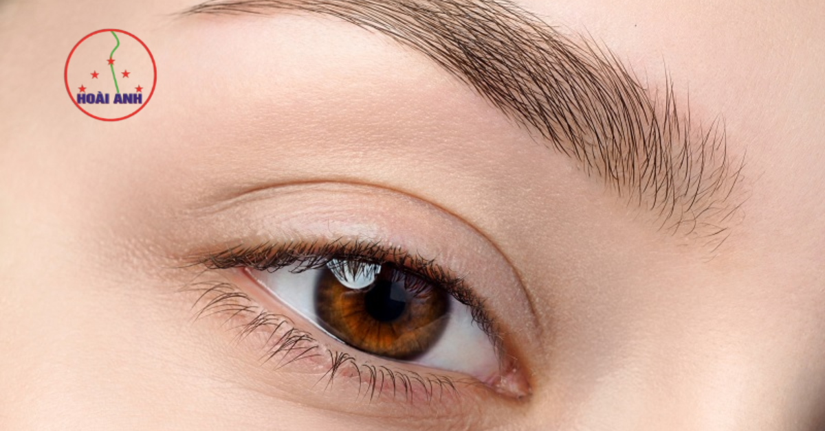 Đôi mắt cuốn hút hơn với phun mí eyeliner
