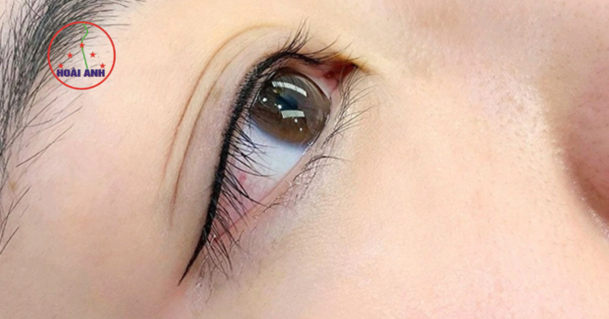 Phun mí eyeliner bền đẹp, không lo lem