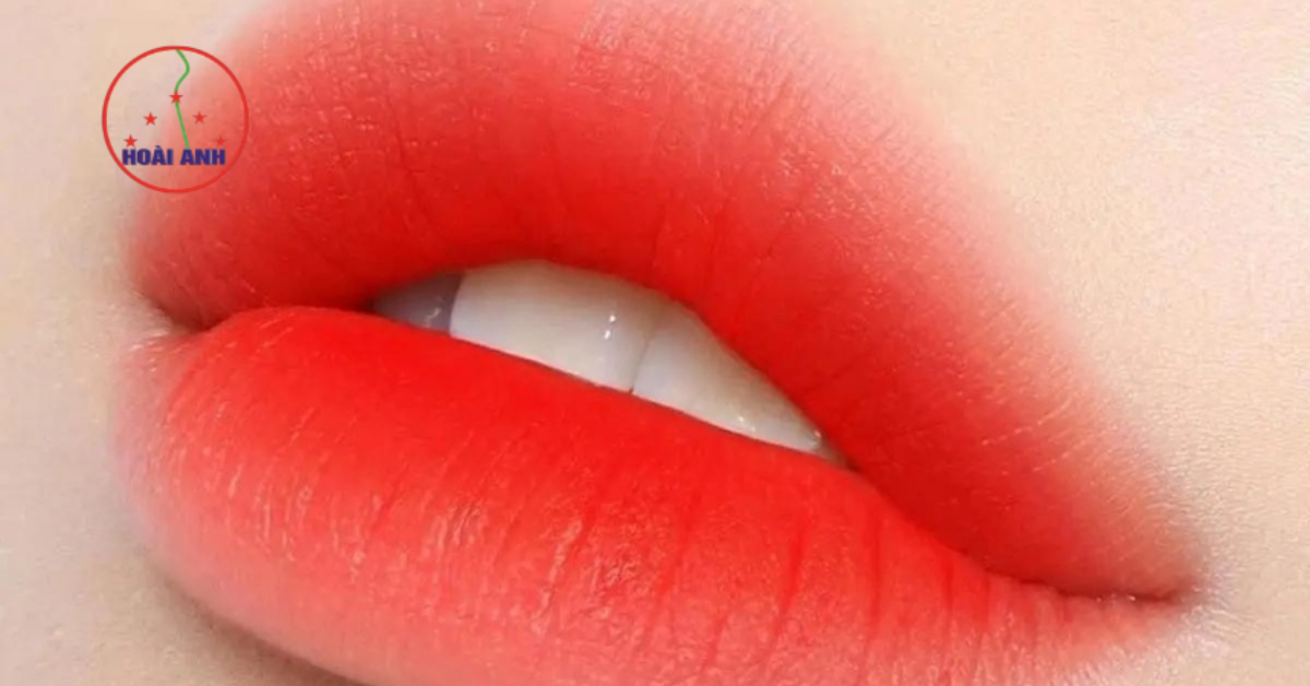 Phun môi ombre giúp màu môi hài hòa hơn