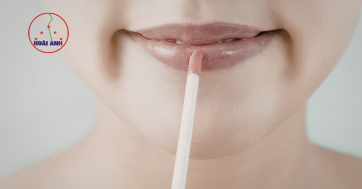 chăm sóc sau phun môi lên màu đẹp tự nhiên