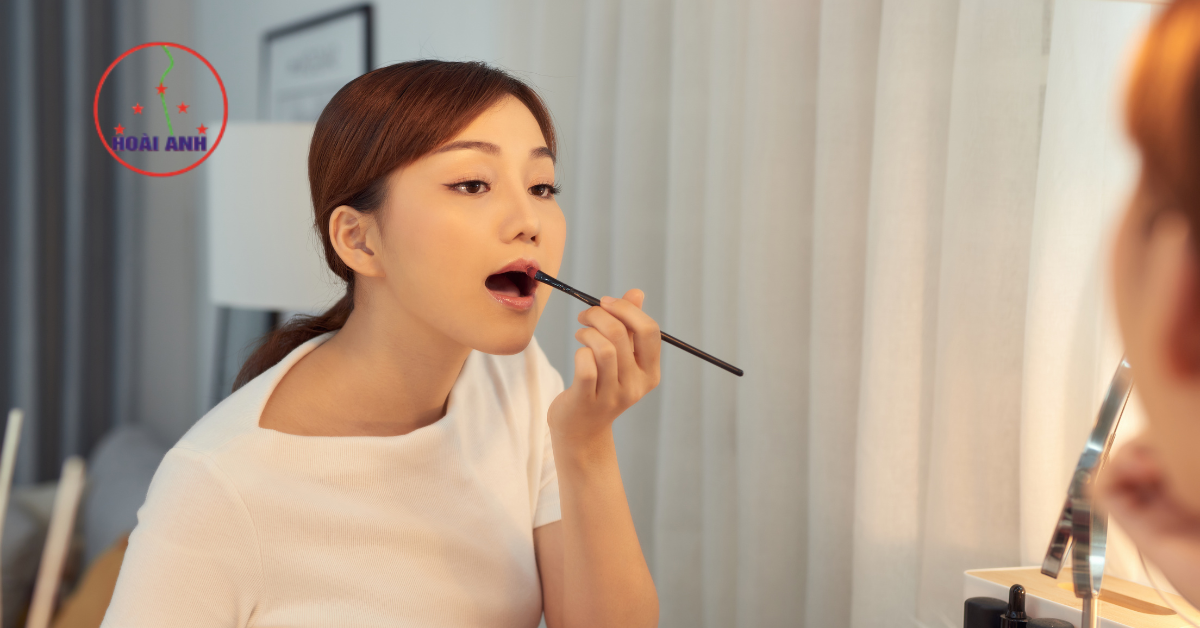 chăm sóc sau phun môi lên màu đẹp bền màu