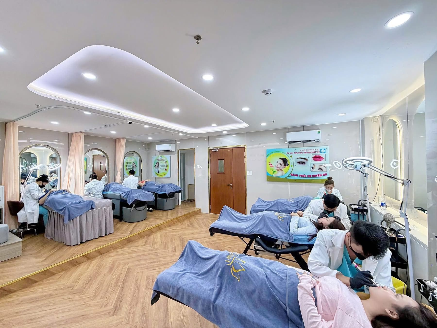Phòng dịch vụ tại Thẩm Mỹ Viện Hoài Anh — không gian sạch sẽ chuyên nghiệp