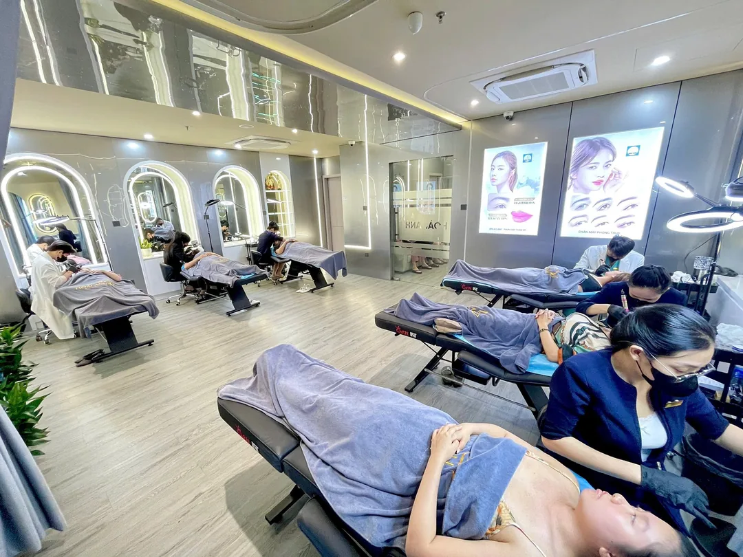 Phòng dịch vụ VIP tại Thẩm Mỹ Viện Hoài Anh — không gian sạch sẽ, chuyên nghiệp, an toàn